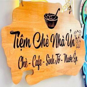 bảng hiệu gỗ dán mica